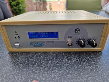 Microprocessor gestuurde functiegenerator FG250D beschikbaar voor biedingen