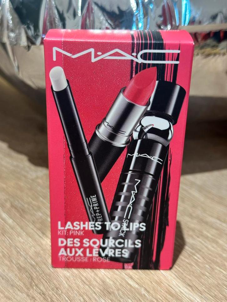 MAC Lash to Lips Set - Relentlessly Red & Black Stack, Sieraden, Tassen en Uiterlijk, Uiterlijk | Cosmetica en Make-up, Nieuw