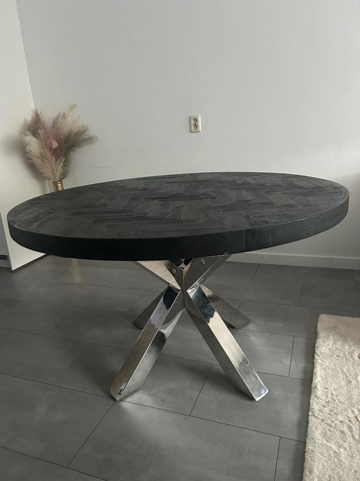 Zwarte houten eettafel van mango hout, Huis en Inrichting, Tafels | Eettafels, Zo goed als nieuw, 100 tot 150 cm, Rond, Ophalen of Verzenden