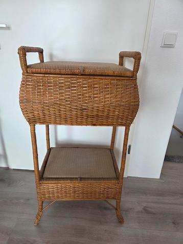 Prachtige vintage naaikastje  apart! beschikbaar voor biedingen