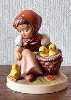 Antiek Goebel Hummel “Kuikenmeisje”, Antiek en Kunst, Antiek | Keramiek en Aardewerk, Ophalen of Verzenden