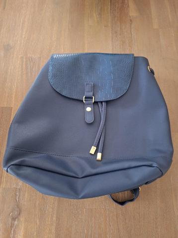 Nieuwe kleine rugzak 30x30x15 cm beschikbaar voor biedingen