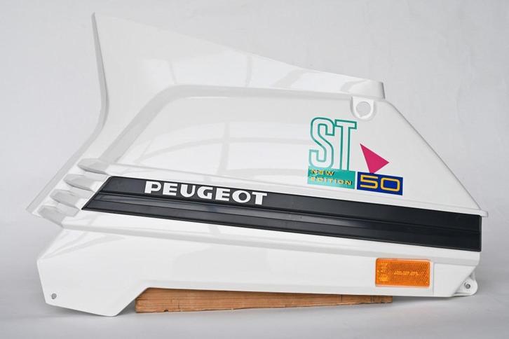 Zijkap Peugeot Rapido origineel new old stock per stuk, Fietsen en Brommers, Brommeronderdelen | Scooters, Nieuw, Peugeot, Kap