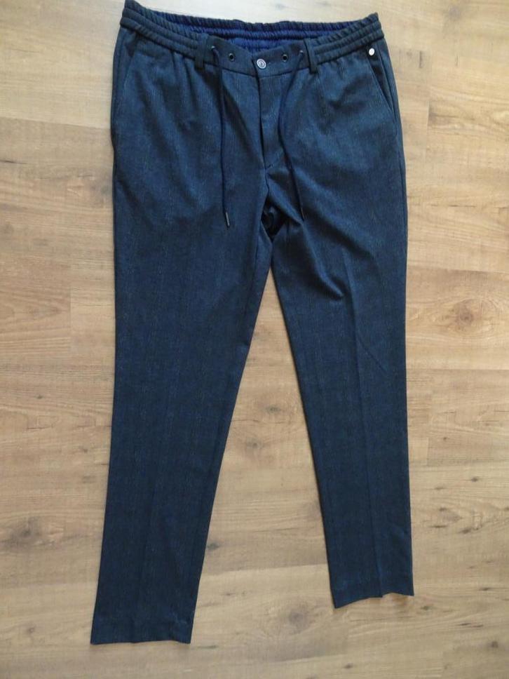 nette heren comfy broek/pantalon maat 52, Kleding | Heren, Broeken en Pantalons, Zo goed als nieuw, Maat 52/54 (L), Grijs, Ophalen