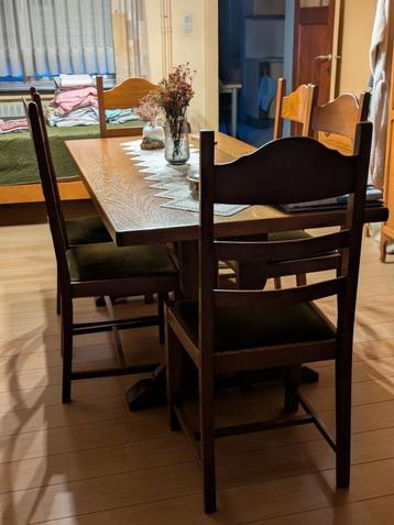 eettafel met 6 stoelen beschikbaar voor biedingen