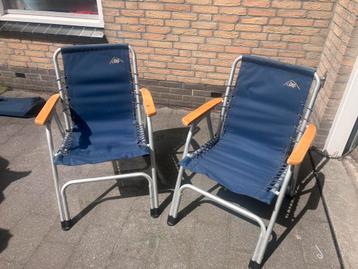 2 Stoelen beschikbaar voor biedingen