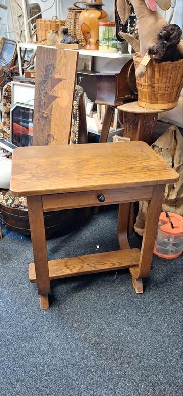 Opknapper: Vintage Houten Bijzettafel beschikbaar voor biedingen