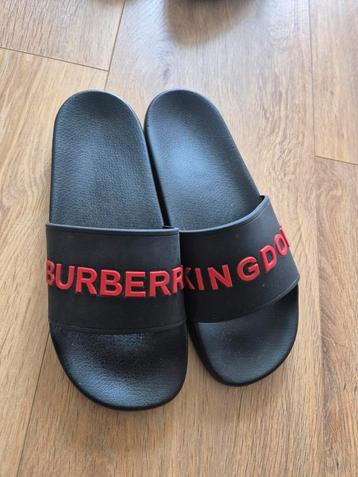 Burberry slippers  beschikbaar voor biedingen