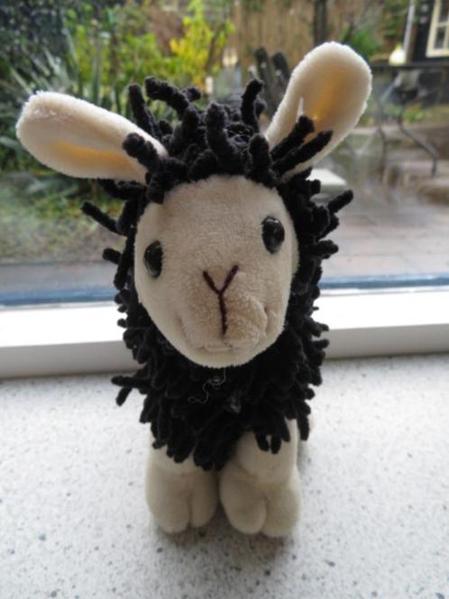 Schaap of schaapje merk Toys of De Waal zwarte dreadlocks, Kinderen en Baby's, Speelgoed | Knuffels en Pluche, Zo goed als nieuw