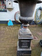 Gietijzeren tuinvaas op sokkel, Tuin en Terras, Tuinvazen, Ophalen, Gebruikt