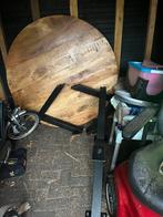 Ronde tafel mahonie hout met zwarte kruispoot, Huis en Inrichting, Ophalen, Zo goed als nieuw