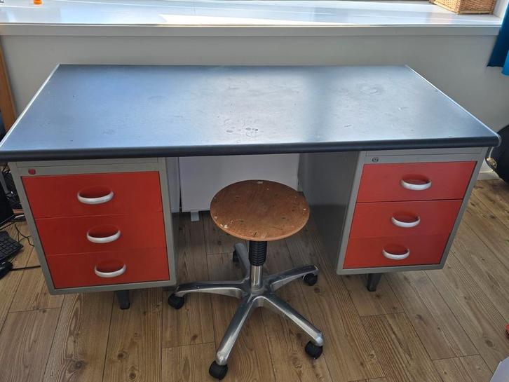 Retro stalen bureau Gispen, Huis en Inrichting, Bureaus, Gebruikt, Ophalen
