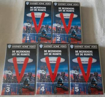 V De Bezoekers Uit De Ruimte Complete Serie VHS Scifi beschikbaar voor biedingen
