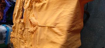 3 gele blouses met pofmouwen voor Piet  beschikbaar voor biedingen