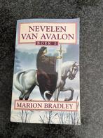 Nevelen van avalon boek 2 / marion bradley, Ophalen of Verzenden, Zo goed als nieuw