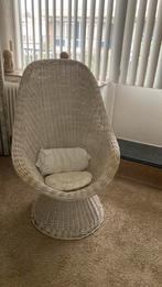 Vintage boho jaren 60 stoel rotan wit riet lounge pauwstoel, Huis en Inrichting, Ophalen, Zo goed als nieuw
