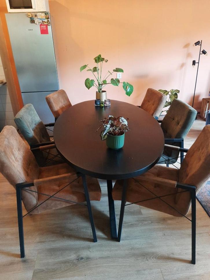 Zwarte ovale eettafel met 6 stoelen, Huis en Inrichting, Tafels | Eettafels, 50 tot 100 cm, 150 tot 200 cm, Ovaal, Ophalen