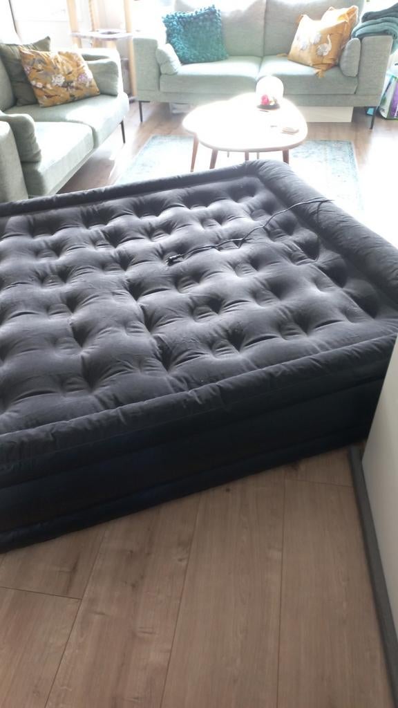 ANWB Luchtbed 2-persoons met ingebouwde pomp - 140x200, Caravans en Kamperen, Ophalen of Verzenden, Ingebouwde pomp, Zo goed als nieuw