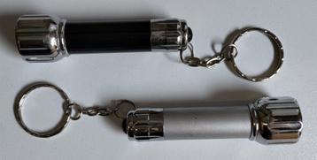 NIEUW mini-LEDlampje / sleutelhangertje 7 cm x 2 cm (2 st) beschikbaar voor biedingen