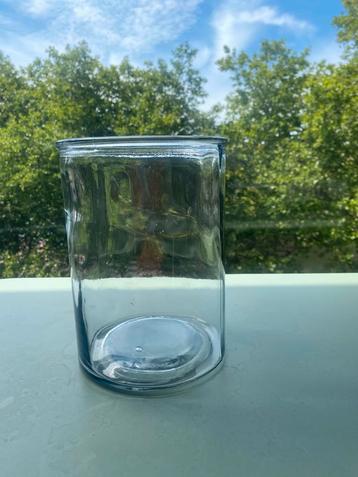 Glazen vaas voor bloemen / Decoratie beschikbaar voor biedingen