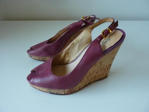 Buffalo London bordeaurode leren sleehak sandalen, maat 36, Kleding | Dames, Schoenen, Zo goed als nieuw, Sandalen of Muiltjes