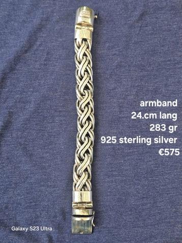 Zilveren armbanden en halsketting  beschikbaar voor biedingen