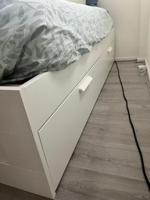 Ikea White Bed Frame with 4 Drawers, Huis en Inrichting, Slaapkamer | Bedden, Zo goed als nieuw, Tweepersoons, 140 cm, 200 cm