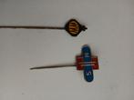 2 speldjes. Wegenwacht en Nederlandse spoorwegen., Ophalen of Verzenden, Zo goed als nieuw, Transport, Speldje of Pin