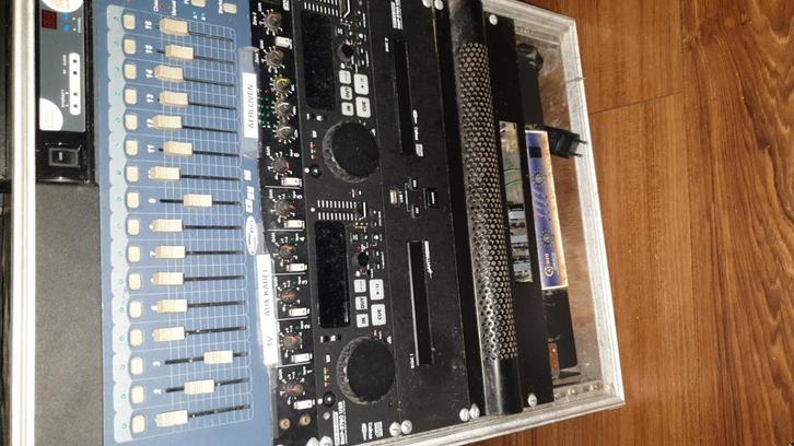 2x 200W Speakers + Flightcase met Apparatuur, Muziek en Instrumenten, Versterkers | Keyboard, Monitor en PA, Zo goed als nieuw