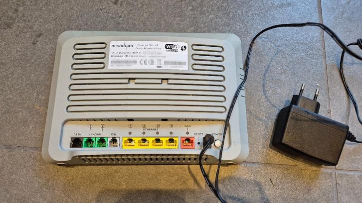 Experia Box v8, Computers en Software, Routers en Modems, Gebruikt, Router met modem, Ophalen of Verzenden