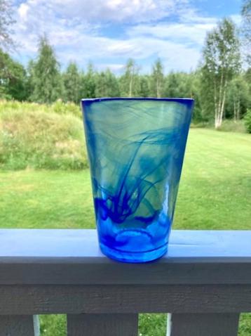 Kosta Boda Zweden: glas vaas van Ulrica Vallien, serie Mine. beschikbaar voor biedingen