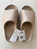 YEEZY Slide / Pure / 44 2/3, Kleding | Heren, Schoenen, Ophalen of Verzenden, Nieuw