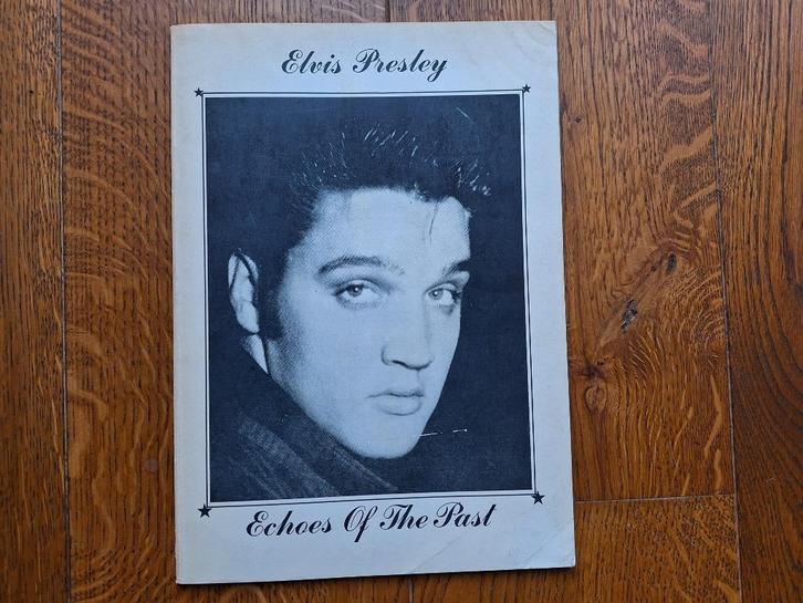 Boek Elvis Presley Echoes of the past, Verzamelen, Muziek, Artiesten en Beroemdheden, Gebruikt, Boek, Tijdschrift of Artikel, Ophalen of Verzenden