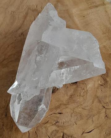 Helder Bergkristal cluster. beschikbaar voor biedingen