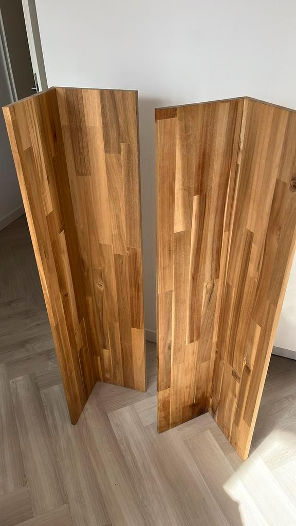Twee IKEA Skogsta acaciahouten wandplanken – 120 cm, Huis en Inrichting, Woonaccessoires | Zuilen en Pilaren, Zo goed als nieuw