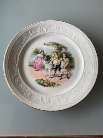 Ontbijt bordjes uit oma’s kast beschikbaar voor biedingen