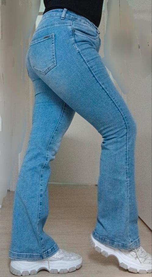Eksept by Shoeby suzan flared jeans denim 30 zgan wijd, Kleding | Dames, Spijkerbroeken en Jeans, Zo goed als nieuw, W30 - W32 (confectie 38/40)