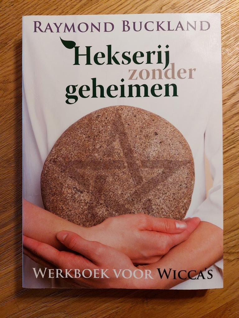 Raymond Buckland - Hekserij zonder geheimen, Boeken, Ophalen of Verzenden, Zo goed als nieuw, Instructieboek, Raymond Buckland