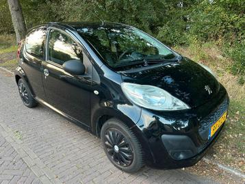 Peugeot 107 1.0 12V 5DR Bj 2012 Zwart Airco NAP beschikbaar voor biedingen