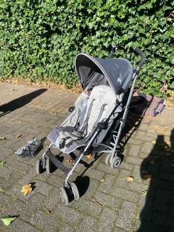 Maclaren buggy met regenscherm, licht en compact inklapbaar beschikbaar voor biedingen