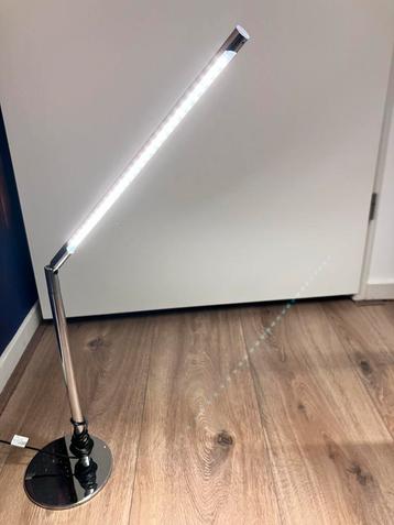 Moderne LED Bureaulamp - Chroom beschikbaar voor biedingen
