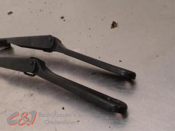 Ruitenwisserarm set van een Iveco New Daily beschikbaar voor biedingen