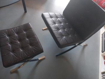 Replica Barcelona Chair met hocker beschikbaar voor biedingen