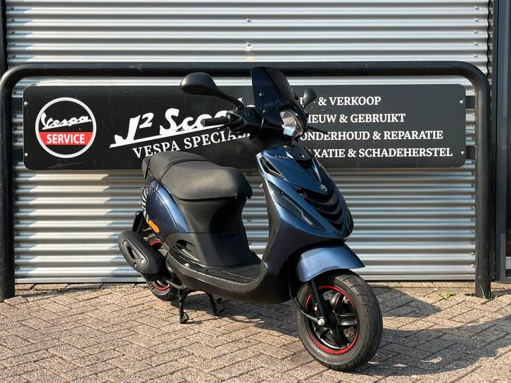 Piaggio Zip | Midnight Blu | Brom | 2019 | 9387 km | 1 eig, Fietsen en Brommers, Scooters | Piaggio, Zo goed als nieuw, Zip, Maximaal 45 km/u