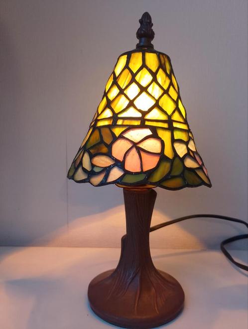 Tiffany Tafellamp met Boomstamvoet, Huis en Inrichting, Lampen | Tafellampen, Zo goed als nieuw, Minder dan 50 cm, Glas, Hout