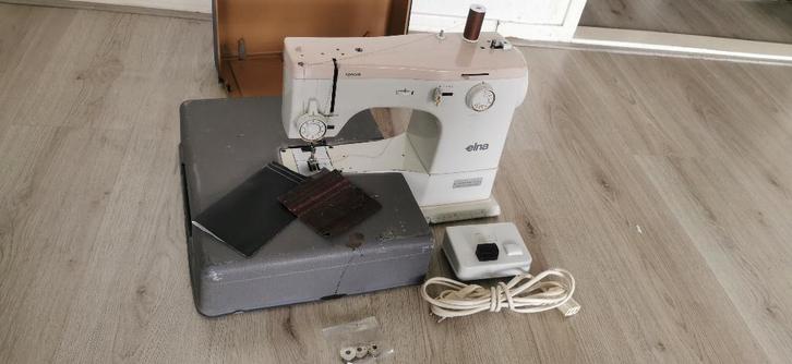 Naaimachine elna special Krachtig voor alle stoffen, Hobby en Vrije tijd, Naaimachines en Toebehoren, Zo goed als nieuw, Naaimachine