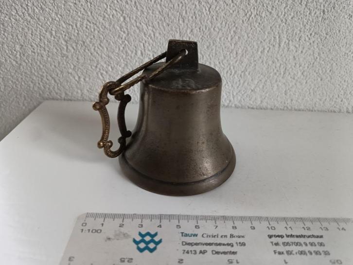 Massief koperen bel met twee versierde koord schakels, Antiek en Kunst, Antiek | Koper en Brons, Koper, Ophalen of Verzenden