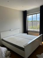 Wit houten tweepersoonsbed met lattenbodems en matrassen, Huis en Inrichting, Slaapkamer | Bedden, Ophalen, Gebruikt, Wit, Tweepersoons