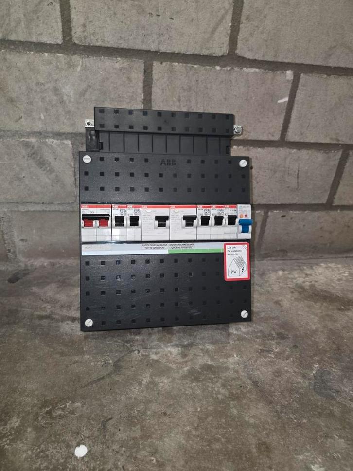 ABB GROEPENKAST KLEIN, Hobby en Vrije tijd, Elektronica-componenten, Gebruikt, Ophalen of Verzenden