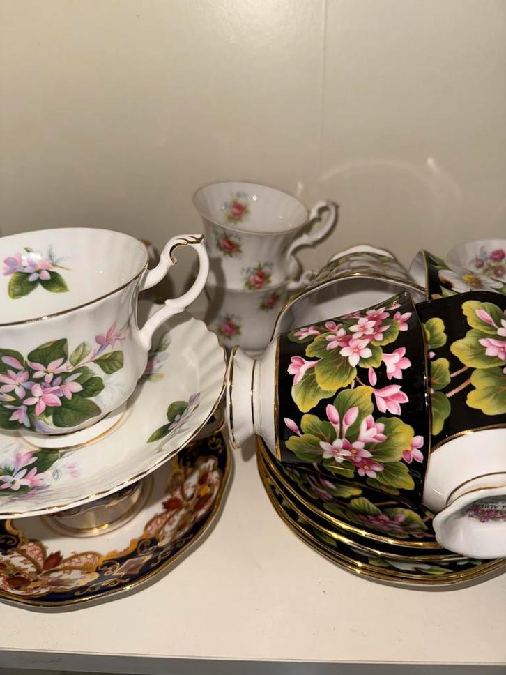 Partij van 26 Royal Albert Servies Onderdelen Kop en Schotel, Antiek en Kunst, Antiek | Servies los, Ophalen